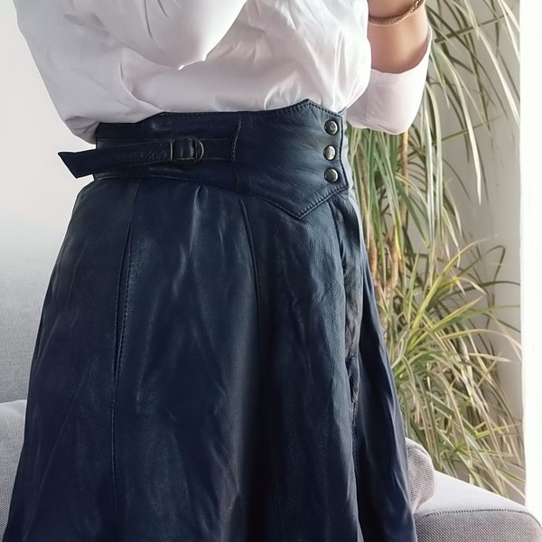 Vintage 100% leather blue skirt / 80's high waist corset midi blue leather skirt with pockets!