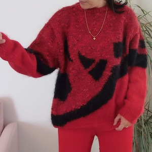Suéter de punto grueso mohair hecho a mano vintage / jersey de punto con estampado abstracto rojo y negro de mohair de los años 80
