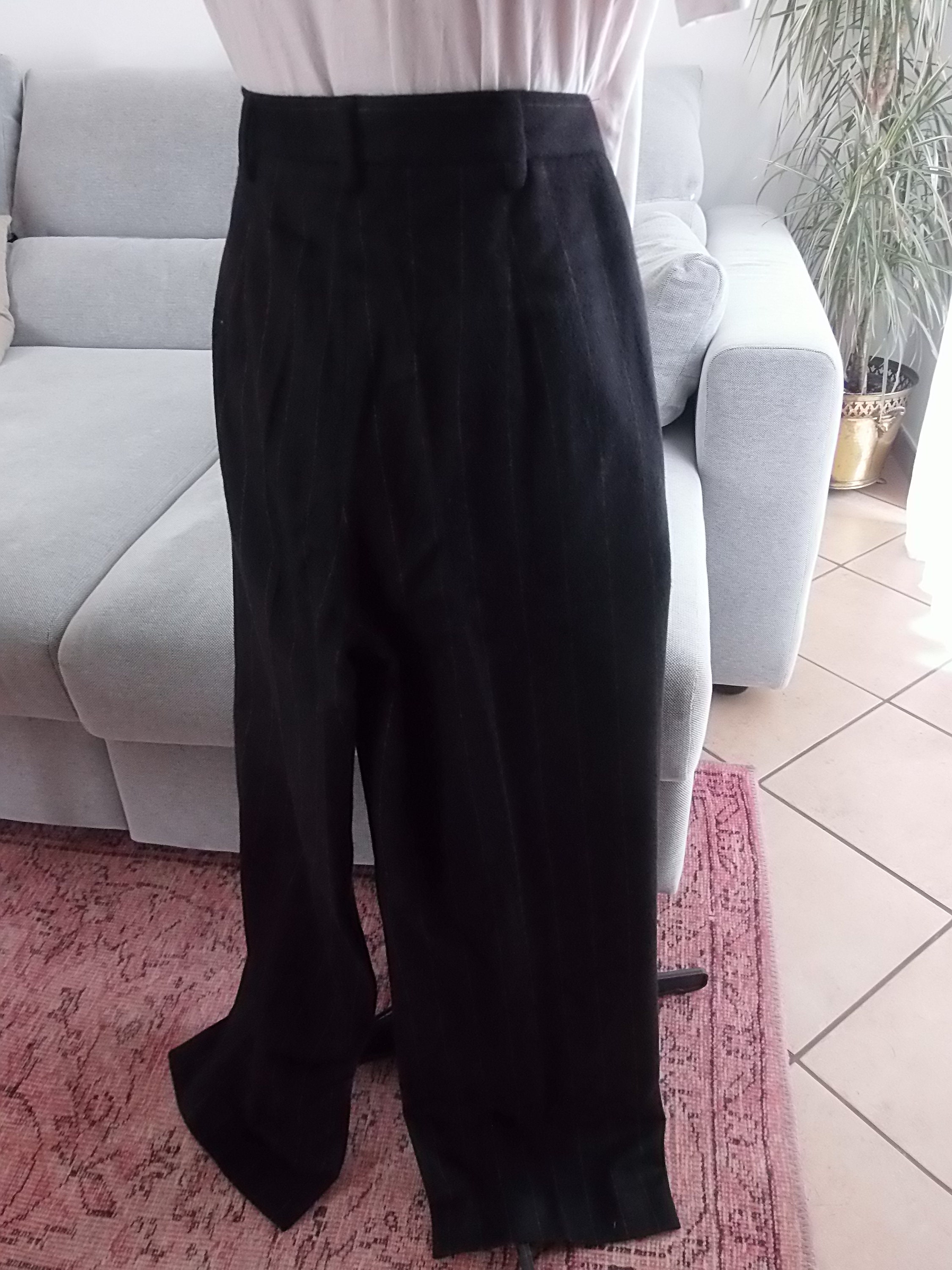 パンツ MAX MARA BLACK PINSTRIPED WOOL TROUSERS Max Mara Black pinstriped wool trousers | TheDoubleF