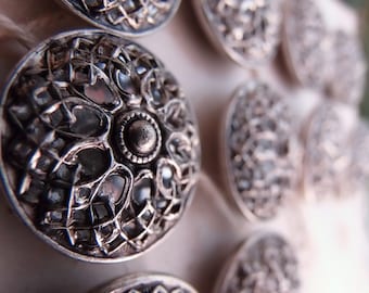 Vintage large floral filigree silver buttons / Set of 16 silver round buttons