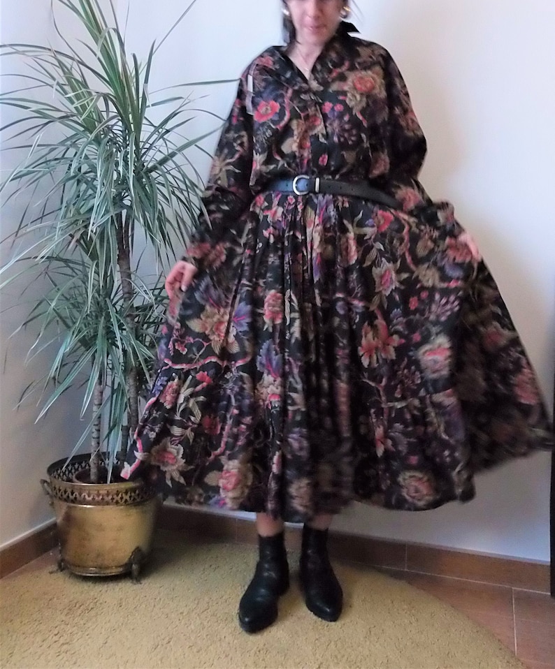 80/'s co-ord set blouse and skirt Vintage two piece set black floral print shirt and skirt Co ord set top and maxi skirt