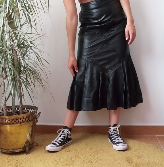 Vintage black leather skirt / 80's leather midi skirt… Gem