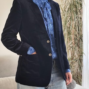 Vintage 100% cotton blue velvet blazer / 70&#39;s made in France navy velvet jacket