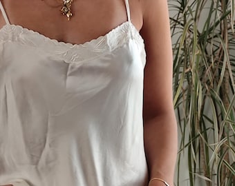 Vintage 100% silk off white top / 80's spaghetti straps summer blouse with flower embroidery