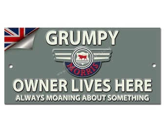"Grumpy Morris Row / ""Owner Lives Here"" Metallschild." Ca. 21 cm x 9 cm