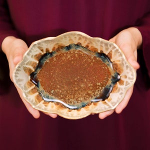 Pottery Key Bowl / Key tray, Great as Trinket Dish, Catchall Tray, Potpourri bowl, Appetizer Plate, Small Ceramic Dish, Ceramic Ring Dish