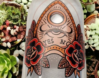 Lata de café helado con diseño de tatuaje temporal Planchette: Regalo gótico y místico