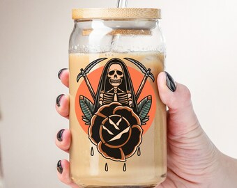 Lata de café helado con diseño de tatuaje de la Parca - Vaso de bebidas espeluznante
