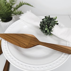 TEAKWOOD CAKE SERVER, Wood Pie Spatula, Pastry Serving Utensil, Wood Pizza Server, Hand Carved Spatula, Wood Pie Spatula, Pastry Spoon,