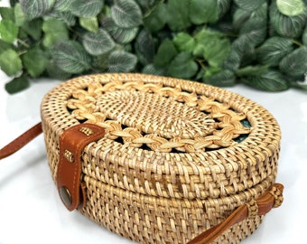 BOHO BALI PURSE, Oval Bali Bag, Wicker Rattan Crossbody, Summer Rattan Purse, Beachy Chic Bag, Womens Crossbody, Bamboo Purse, Handmade Bag