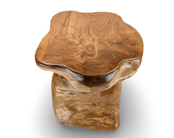 Mesita auxiliar de teca, mesita auxiliar tallada, mesita auxiliar artesanal, mesita auxiliar de madera