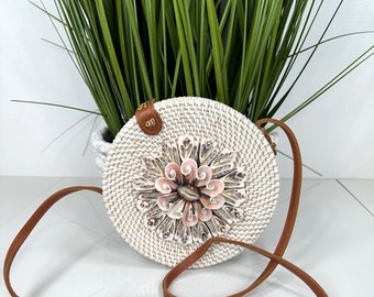 HANDWOVEN RATTAN BAG,  Round Boho Crossbody, Round Bali Bag, Beachy Chic Bag, Boho Rattan Purse, Ratan Shell Bag, Summer Rattan Purse,