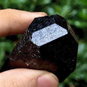 Högglansig Schorl svart turmalin | Flerfacetterad Mercedes-stil avslutning | Naturligt råprov | Erongo Namibia | 101 g