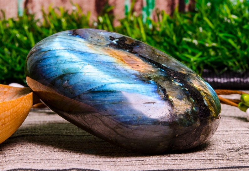 Labradorite Crystal Stone,Labradorite Crystal Quartz,Blue Stone,Crystal Quartz,Healing Crystal and Stone,Love Stone,Gift for Her,Pendant,