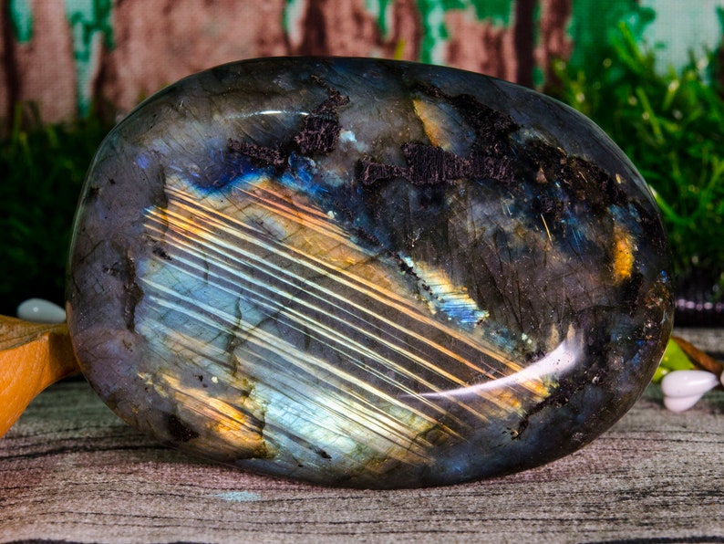 Labradorite Crystal Stone,Labradorite Crystal Quartz,Blue Stone,Crystal Quartz,Healing Crystal and Stone,Love Stone,Gift for Her,Pendant,