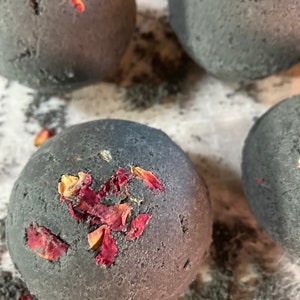 Amber Rose Scented Activated Charcoal Bath Bomb: Spa Gift