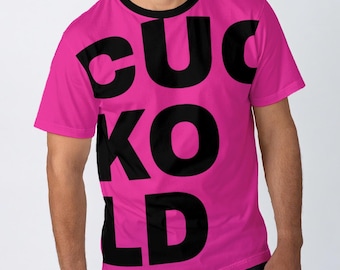 Camiseta de cuello redondo "Cuckold Locked and Denied" / 190 g/m², 100 % algodón, color rosa. Totalmente personalizable.