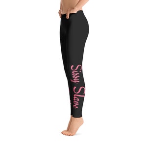 Sissy Doll - Sissy Slave Leggings in Lippenbeschlägen pink auf schwarz