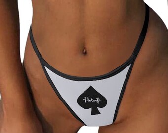 Tanga de mujer caliente Reina de espadas Motivo QOS en negro con texto de mujer caliente Ideal para una mujer caliente o un cornudo Totalmente personalizable