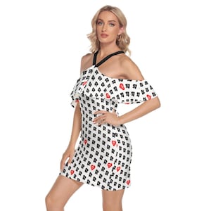 Hot Wife QOS Kalte Schulter Cami Kleid Mit Rüschen und Pik Dame Design. Lover in rotem Herz. Vollständig personalisierbarer Text und Farbe