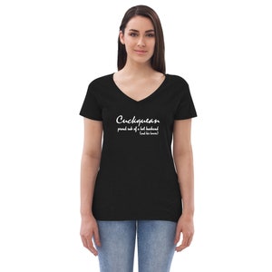 T-shirt recyclé à col en V pour femme Cuckquean - Cuckquean : fière soumise d&#39;un mari sexy (et de son amant), cadeau idéal pour une femme cuckquean