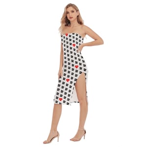 Pik Queen Super Sexy Side Split Tube Top Dress with Hot Wife Red Heart - qos Motiv in schwarz auf weißem QOS Hotwife Kleid.