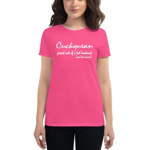 T-shirt manches courtes Femme Cuckquean - Cuckquean : fier soumis d&#39;un mari chaud (et de son amant), cadeau idéal pour une femme cuckquean