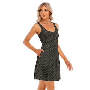 Queen of Spades Tankweste Kleid in schwarz mit goldfarbenen Pik-Damen-Motiv. Größen bis 5XL. Total personalisierbar für Farbe/Text.