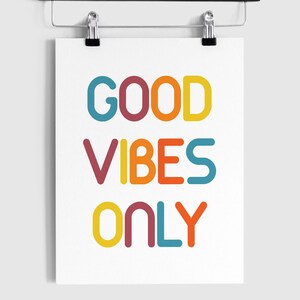 Buena vibra arco iris impresión, feliz, positivo, cartel motivacional, arte mínimo de la pared, decoración de tipografía grande, descarga instantánea impresible
