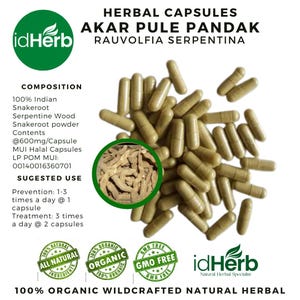 以下が含まれることがあります： 「HERBAL CAPSULES AKAR PULE PANDAK RAUVOLFIA SERPENTINA」のテキストが入ったハーブカプセルの画像。カプセルは薄茶色で、画像全体に散らばっています。画像には、製品の組成と推奨される使用法に関するテキストも含まれています。