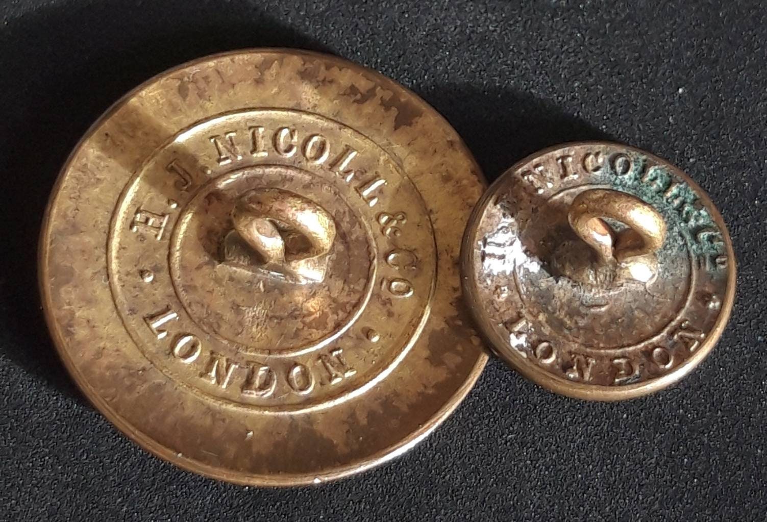Antique Livery Button Set to the Wintour Family. 27mm and 16mm Etsy
