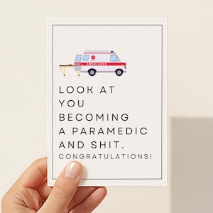 Tarjeta de felicitación divertida para nuevo paramédico imprimible, tarjeta de graduación para nuevo técnico en emergencias médicas, regalos para graduados de paramédicos.