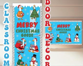 Może przedstawiać: Niebieska dekoracja drzwi do klasy z napisem "MERRY CHRISTMAS GOOSE" i ilustracjami gęsi w czapkach Świętego Mikołaja. Dekoracja zawiera również pasujący baner, idealny do świątecznego wystroju klasy.