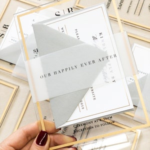 The Frame'd Collection with Custom Vellum Belly Band & RSVP Cards Envelopes // Clear Frost Acrylic Wedding Invitations with Black Gold imagem 3