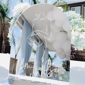 Znak baru Mom-Osa / Lustrzany akrylowy znak na baby shower / Lustro w kształcie łuku w kolorze srebrnym lub złotym / Niestandardowy znak ze stojakiem