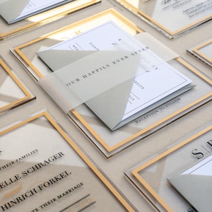 The Frame'd Collection with Custom Vellum Belly Band & RSVP Cards Envelopes // Clear Frost Acrylic Wedding Invitations with Black Gold imagem 4