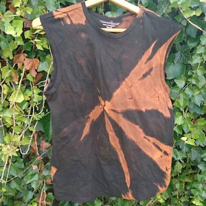 Canotta in stile batik trash punk sbiancato
