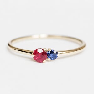 14k Rose Gold Rubin Saphir Ring, Dual Birthstone, zwei Edelstein-Band, individueller Schmuck
