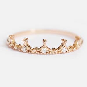Anel de coroa em ouro rosa 14k com diamantes, anel delicado de tiara, aliança de noivado de princesa, joia minimalista para presente