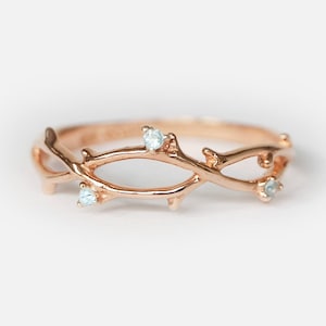 Anillo de rama de aguamarina en oro rosa de 14 k, anillo inspirado en la naturaleza, delicado apilable, joyería minimalista hecha a mano, regalo para ella