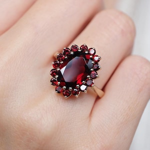 anel de granada oval, anel de granada, anéis de granada para mulheres, anel de granada 14k, anéis de pedra de nascimento de granada, anel de granada vermelha, anel de granada de ouro, granada
