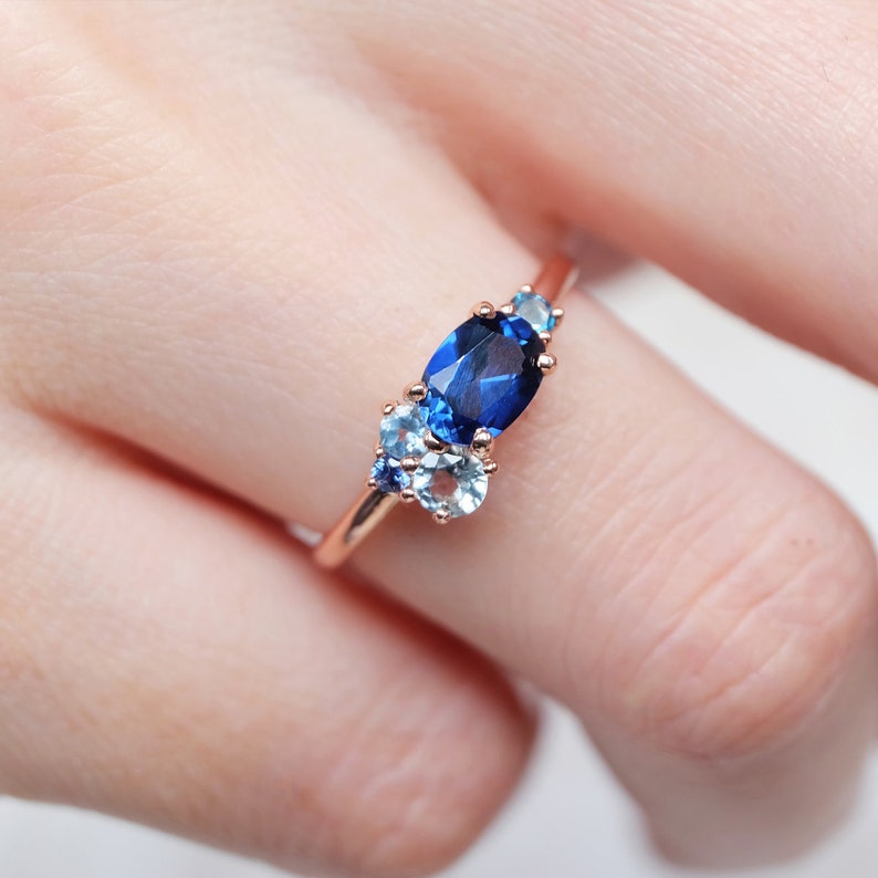 blauwe saffier verlovingsring, saffier cluster ring, 14k gouden trouwring, unieke verloving, blauwe saffier cluster ring, multi stenen ring afbeelding 5
