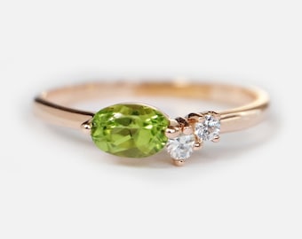 Anillo de peridoto con diamante, oro de 14 quilates con la piedra de nacimiento de agosto, anillo ovalado con piedra preciosa verde, delicado anillo apilable, regalo de oro macizo para ella.