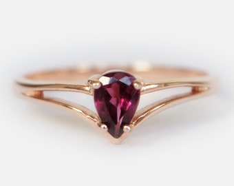 or massif 14 carats, bague grenat rhodolite, bague rhodolite, grenat rose naturel, bague art déco, pierre de naissance janvier, or délicat, bague pile grenat