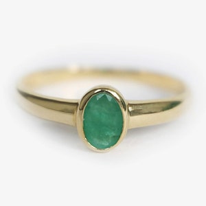 Oval Emerald Ring, 14k Yellow Gold Bezel Ring, May Birthstone Ring, Natural Green Emerald Ring, Minimalist Emerald Gold Ring