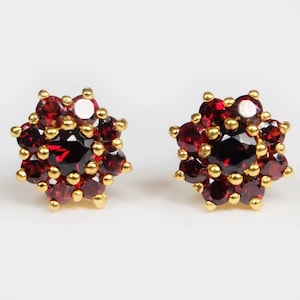 garnet earrings, stud earrings, garnet stud, january birthstone, january earrings, birthstone studs, mom earrings, earrings for mom, garnet