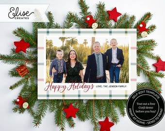 Może przedstawiać: Kartka świąteczna z kratkowanym tłem i zdjęciem rodziny czteroosobowej. Tekst "Happy Holidays" jest napisany czerwonym kursywą. Tekst "LOVE, THE JENSEN FAMILY" jest napisany żółtym kolorem pod zdjęciem.