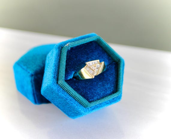 Triangle Shaped Diamond Ring - image 8