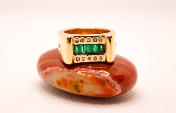 Emerald Green Mens 18K Gold Ring