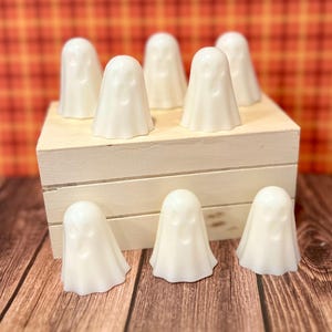 Adorable Ghost Wax Melts– Customizable Color & Scent – 8 Pack (5 oz Total)